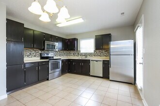 713 Millbrook Dr in Avon, IN - Building Photo - Building Photo