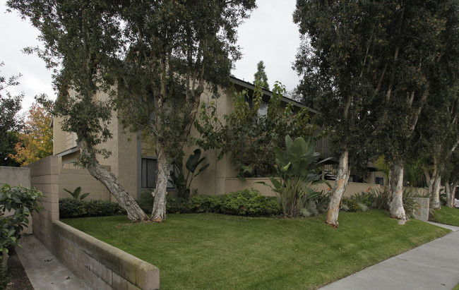 Holder Garden Apartments in Buena Park, CA - Building Photo - Building Photo