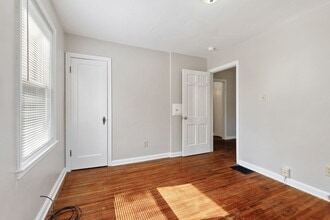1355 Ida Ave, Unit A in Columbus, OH - Foto de edificio - Building Photo