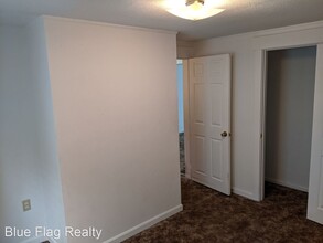 64701 Columbia River Hwy in Deer Island, OR - Foto de edificio - Building Photo