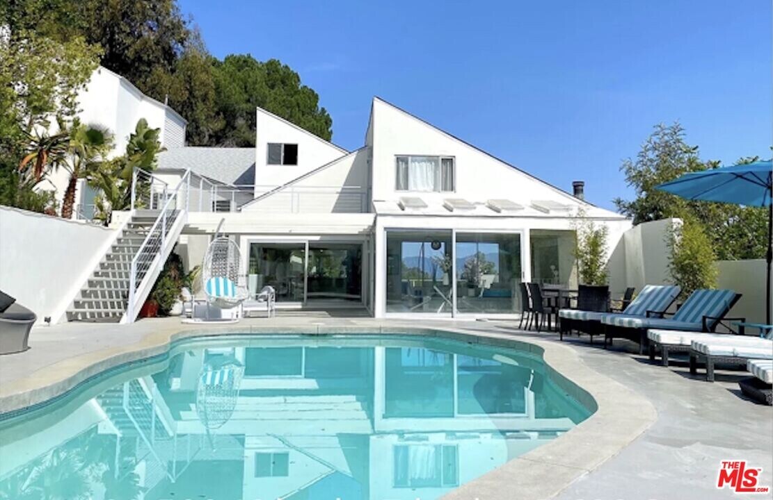 3210 Coldwater Canyon Ln in Beverly Hills, CA - Building Photo