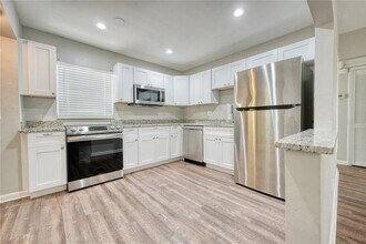 8086 28th Ave N in St. Petersburg, FL - Building Photo - Building Photo