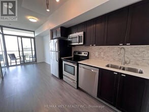 105-1105 The Queensway in Toronto, ON - Building Photo - Building Photo