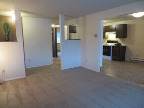 11020 122nd St E, Unit 2 in Puyallup, WA - Foto de edificio - Building Photo