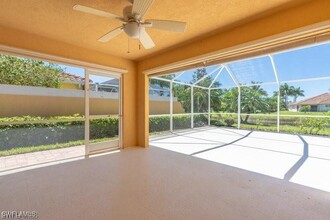 7640 Rozzini Ln in Naples, FL - Foto de edificio - Building Photo