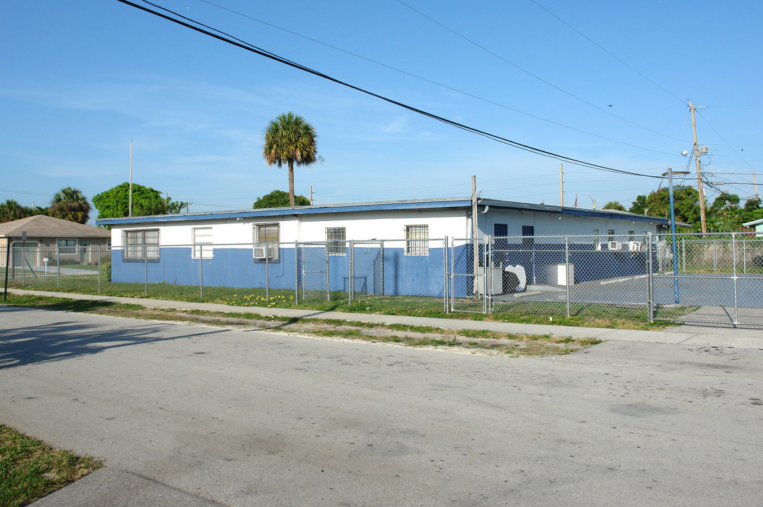 3013 NW 11 St in Fort Lauderdale, FL - Building Photo