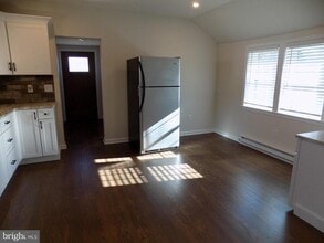 114 N Penrose St in Quakertown, PA - Building Photo - Building Photo