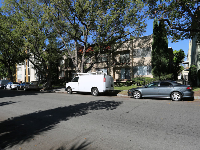 531 N Kenwood St in Glendale, CA - Building Photo - Building Photo