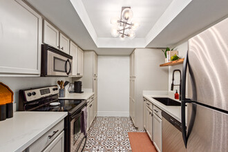 3825 E Camelback Rd, Unit 237 in Phoenix, AZ - Building Photo - Building Photo