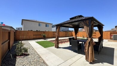10178 Ashlar Dr in Elk Grove, CA - Foto de edificio - Building Photo