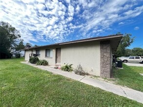 2000 NW 43rd St in Ocala, FL - Building Photo - Building Photo