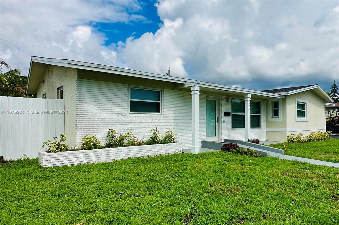 825 NW 8th Ave in Dania Beach, FL - Building Photo