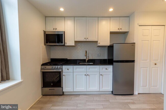 2137 Spruce St-Unit -1 in Philadelphia, PA - Foto de edificio - Building Photo