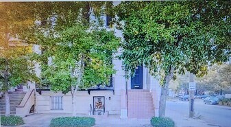 25 W Perry St, Unit 1 in Savannah, GA - Building Photo