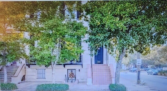 property at 25 W Perry St
