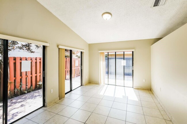11433 SW 74th Terrace in Miami, FL - Building Photo - Building Photo