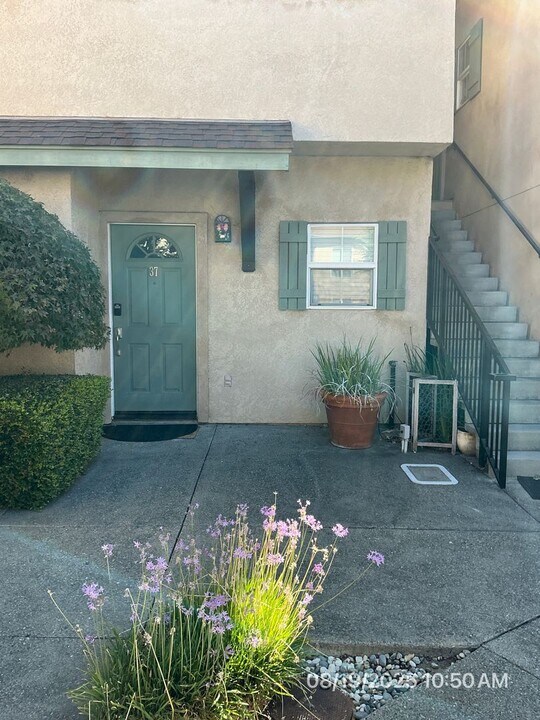 37 Bridgegate Way in Napa, CA - Building Photo
