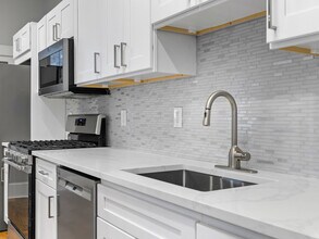 177 Rindge Ave, Unit 1LB in Cambridge, MA - Foto de edificio - Building Photo