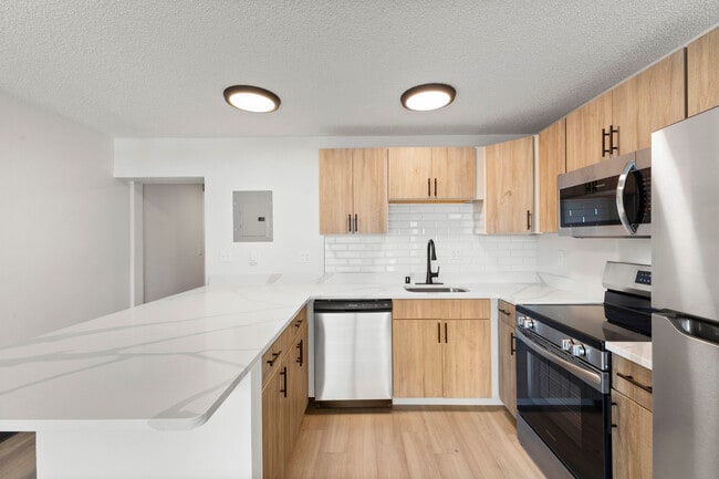 Baycrest Apartments in Tacoma, WA - Foto de edificio - Building Photo