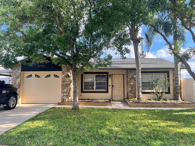 21552 Southwood Dr in Lutz, FL - Building Photo