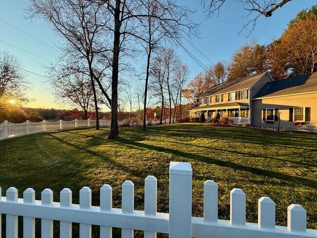 1565 West St in Wrentham, MA - Building Photo - Building Photo