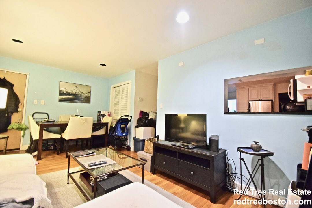 143 Longwood Ave, Unit 2 in Brookline, MA - Building Photo