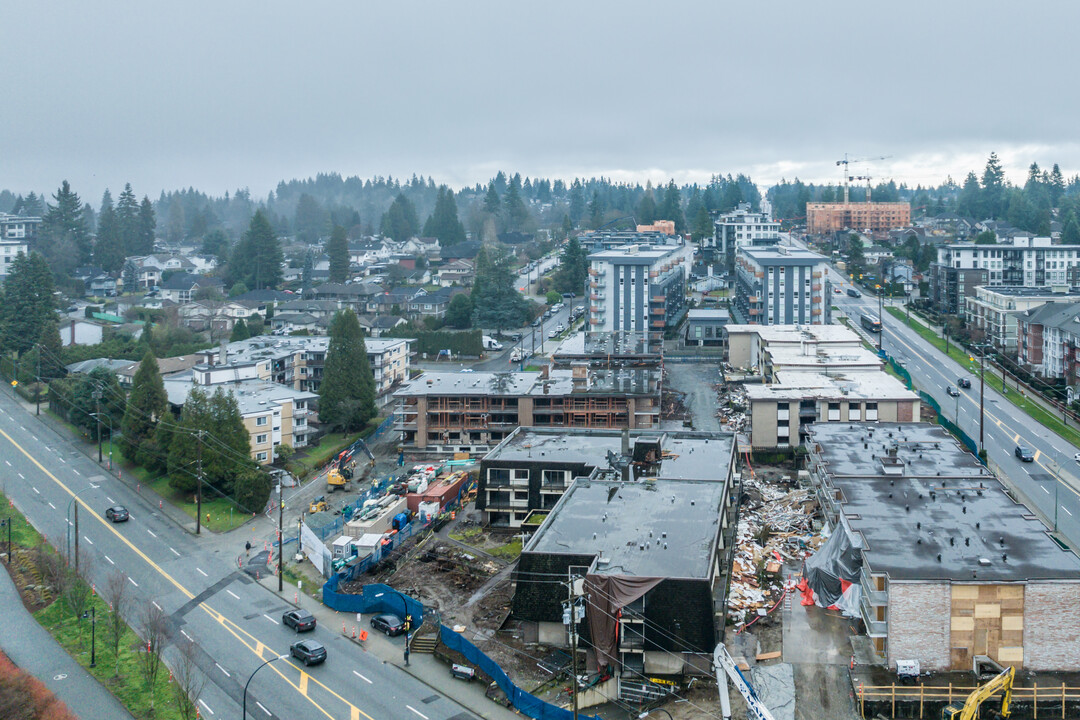 618 Clarke Rd in Coquitlam, BC - Building Photo