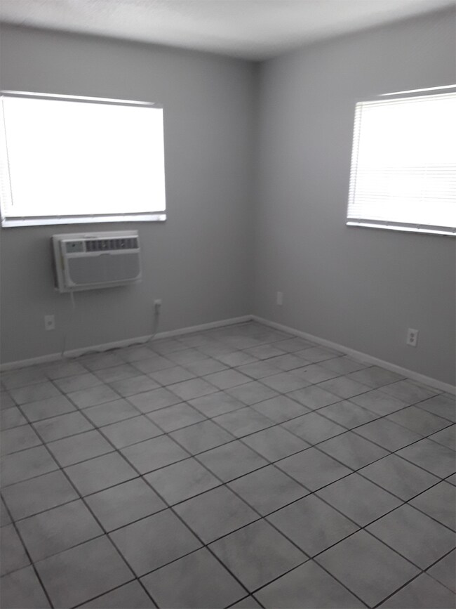 111 SW Madison Cir N-Unit -207 in St. Petersburg, FL - Building Photo - Building Photo
