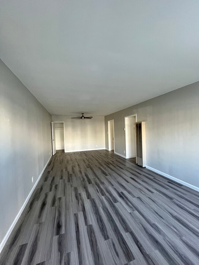 Chateau Laurel Apartments