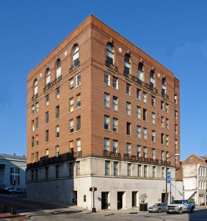 Courthouse View Apartments in Petersburg, VA - Building Photo