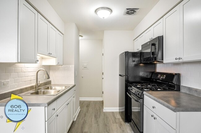 3001 N Thatcher Ave in River Grove, IL - Foto de edificio - Building Photo