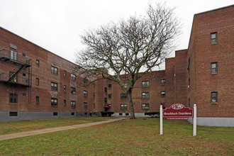 Braddock Gardens in Queens Village, NY - Building Photo - Building Photo