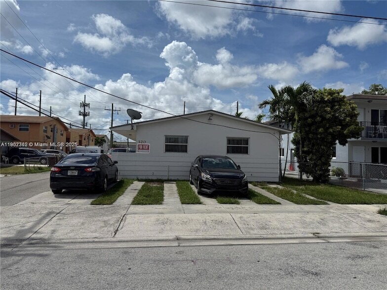 320 W 10th St, Unit 4 in Hialeah, FL - Building Photo