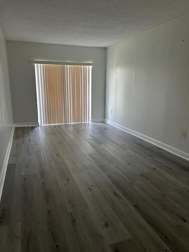 4393 NW 11th St in Miami, FL - Building Photo - Building Photo