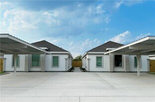 17 N 58th St in McAllen, TX - Building Photo