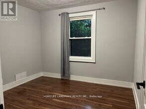 344 Horsham Ave in Toronto, ON - Building Photo - Building Photo