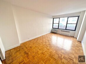 Fourth Avenue, Unit 9G in New York, NY - Building Photo - Building Photo