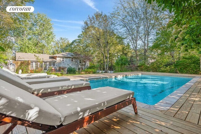 495 7 Ponds Towd Rd in Water Mill, NY - Building Photo - Building Photo
