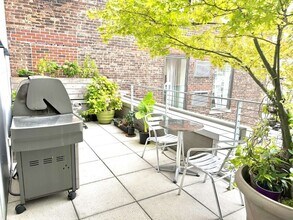 245 W 19th St, Unit PH1 in New York, NY - Foto de edificio - Building Photo