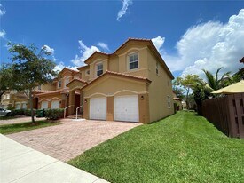 11005 NW 87th St in Doral, FL - Building Photo