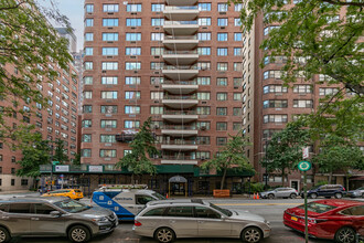 36 Sutton Pl S in New York, NY - Building Photo - Building Photo