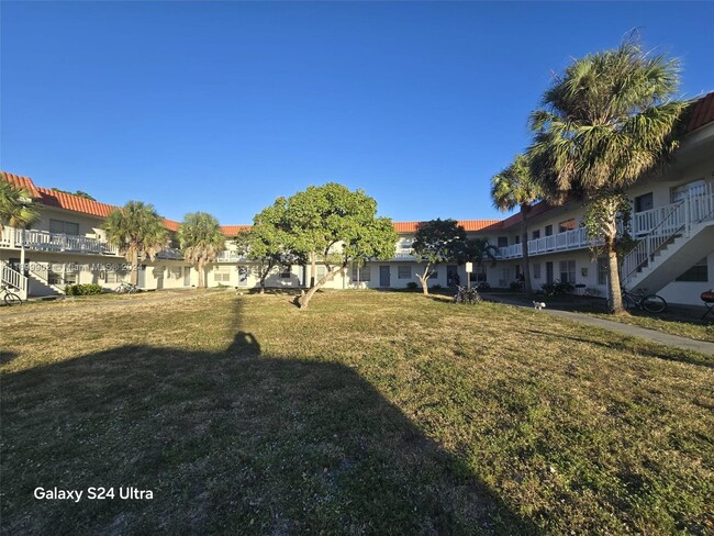 405 SW 13th Pl in Deerfield Beach, FL - Foto de edificio - Building Photo