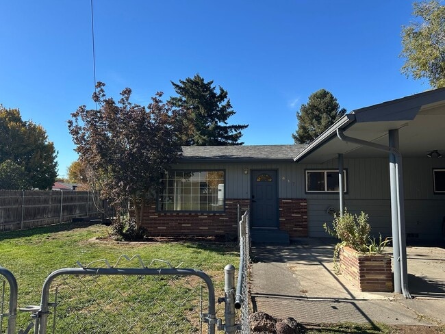 property at 417 NE 43rd St