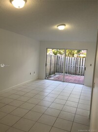 11566 NW 51st Ln in Doral, FL - Foto de edificio - Building Photo