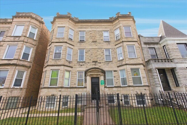 property at 3133 W Augusta Blvd