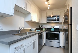 The Ballinger in Shoreline, WA - Building Photo - Interior Photo