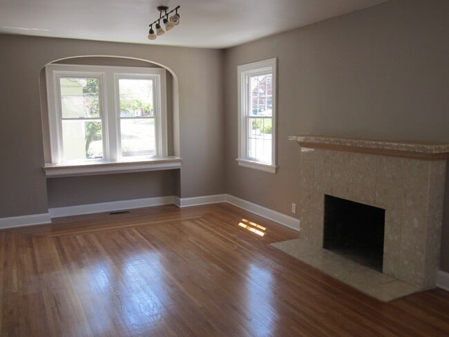 2858 Losantiville Ave in Cincinnati, OH - Building Photo - Building Photo