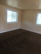 5714 NE Glisan St, Unit Upstair in Portland, OR - Foto de edificio - Building Photo