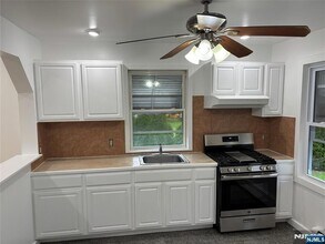 185 Merselis Ave in Clifton, NJ - Building Photo - Building Photo