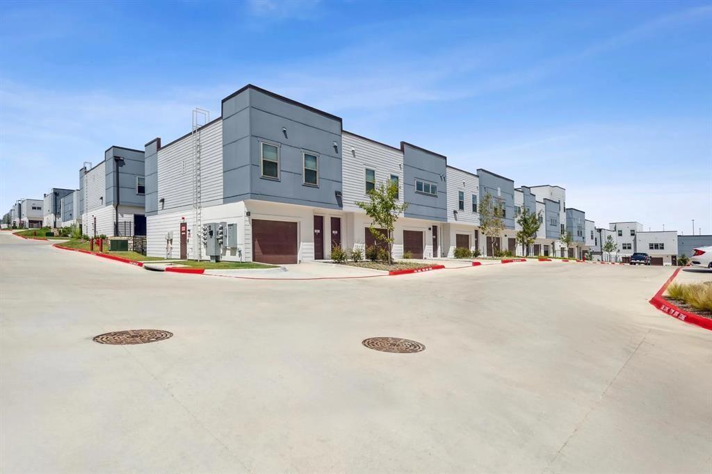 10350 Blue Bluff Rd in Austin, TX - Foto de edificio
